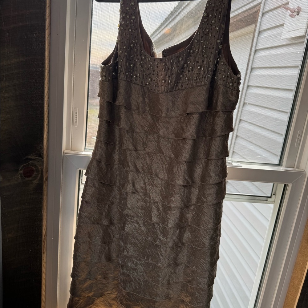 Jessica Howard Elegant Beige Dress